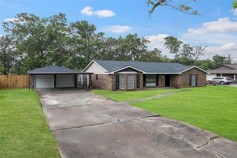 A home in Clute