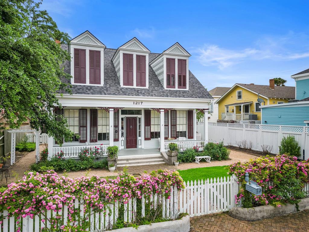 1217 Church Street, Galveston, Texas image 1