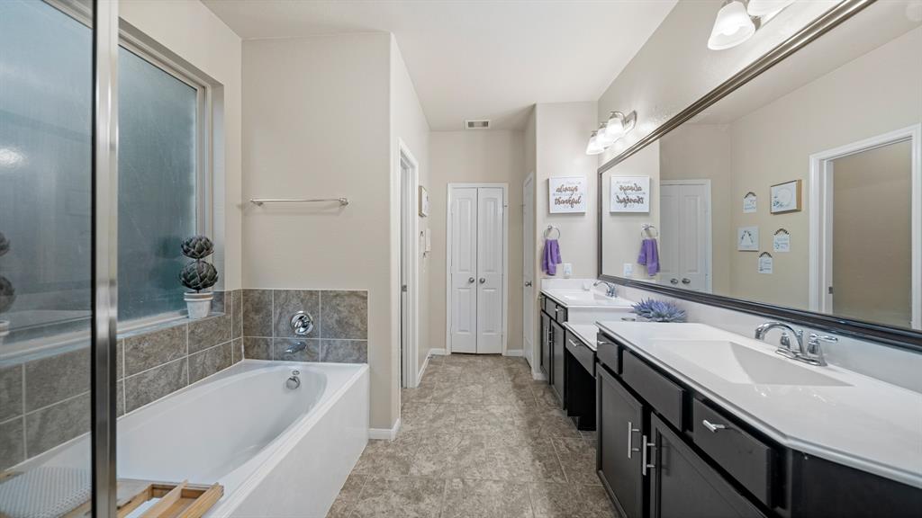322 Kendall Crest Drive, Alvin, Texas image 16