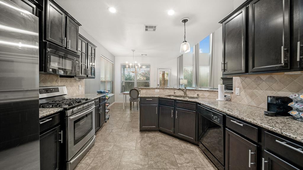 322 Kendall Crest Drive, Alvin, Texas image 11