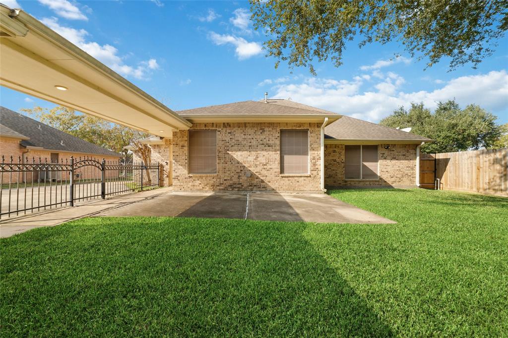 2513 Briarglen Drive, Pearland, Texas image 25