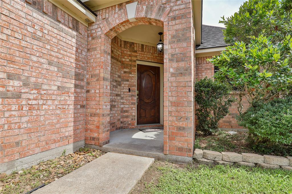 820 Manor Drive, Angleton, Texas image 6