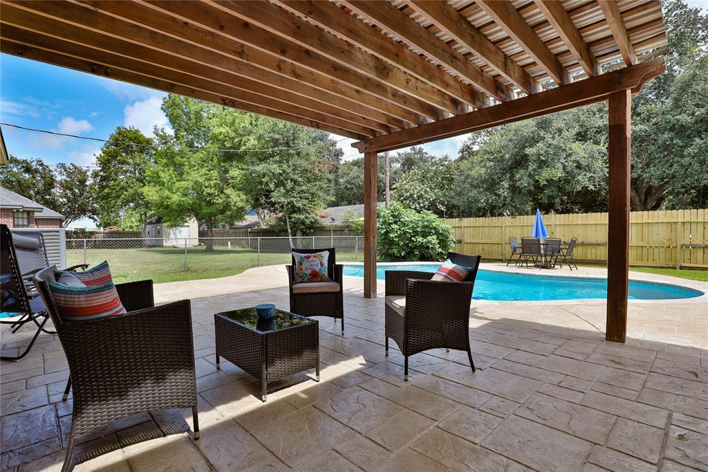 820 Manor Drive, Angleton, Texas image 32