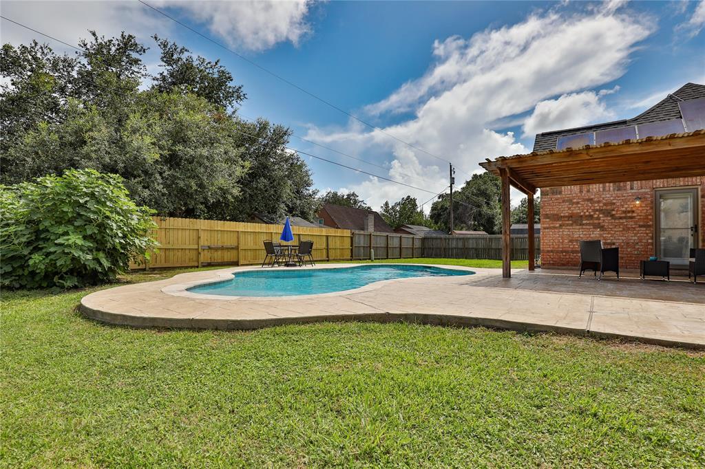 820 Manor Drive, Angleton, Texas image 33