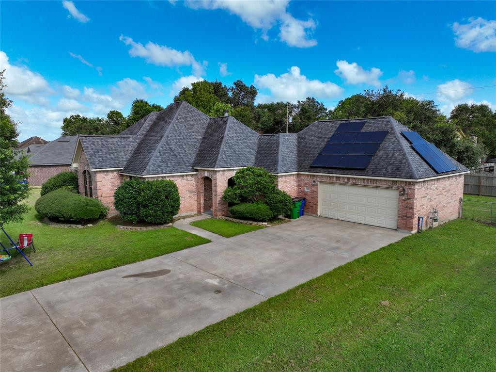 820 Manor Drive, Angleton, Texas image 5