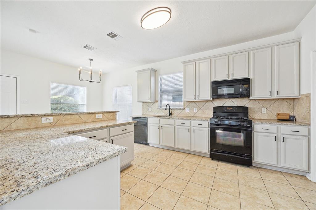 4806 Chase Stone Drive, Bacliff, Texas image 11