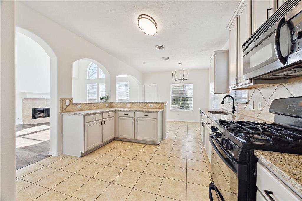 4806 Chase Stone Drive, Bacliff, Texas image 10