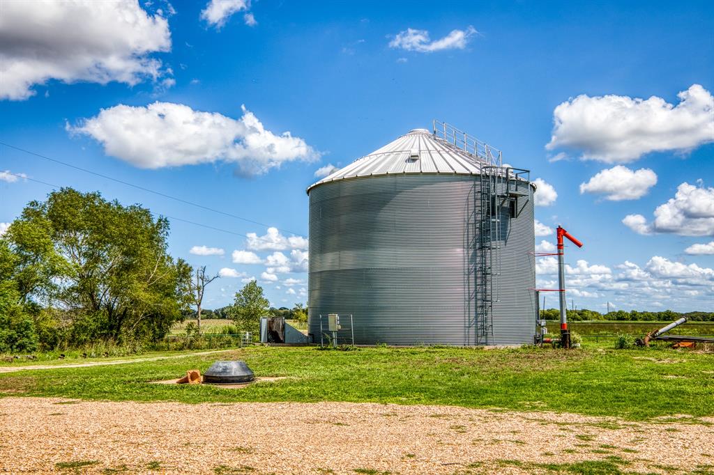 12146 County Road 276, Snook, Texas image 17