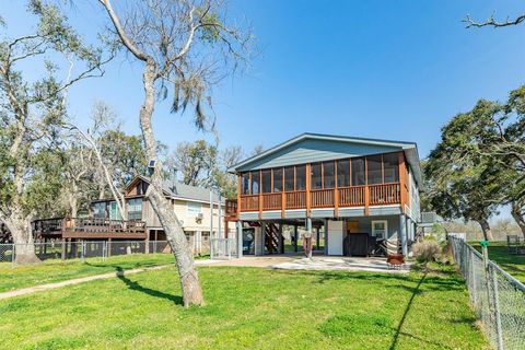 Photo of 1331 Private Road 652, Sargent, TX 77414 (MLS # 66999182)