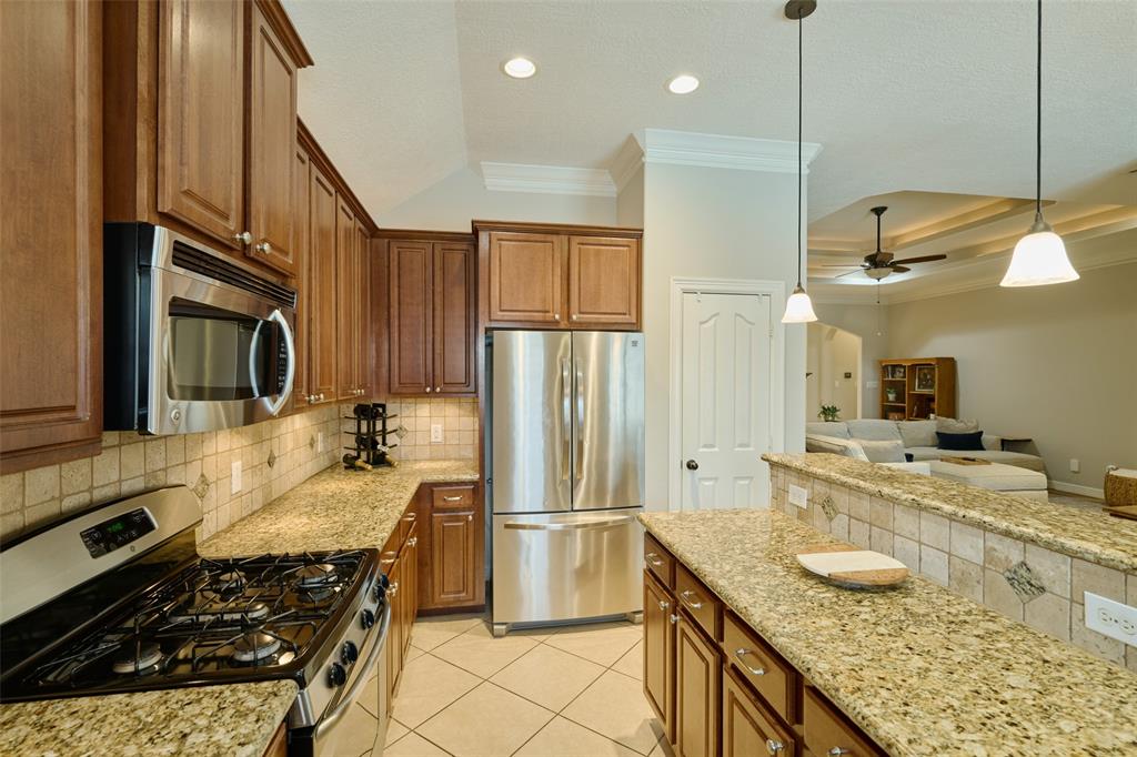 5102 Sleepy Point, Willis, Texas image 18
