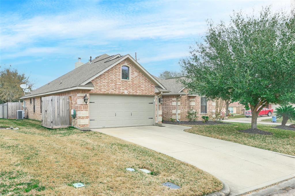 5102 Sleepy Point, Willis, Texas image 4