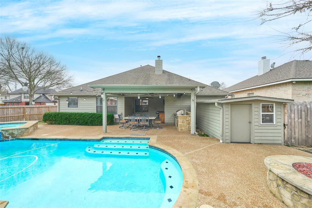 5102 Sleepy Point, Willis, Texas image 2