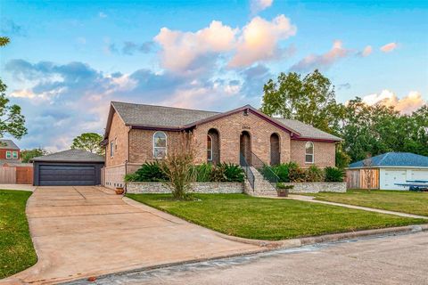 A home in League City