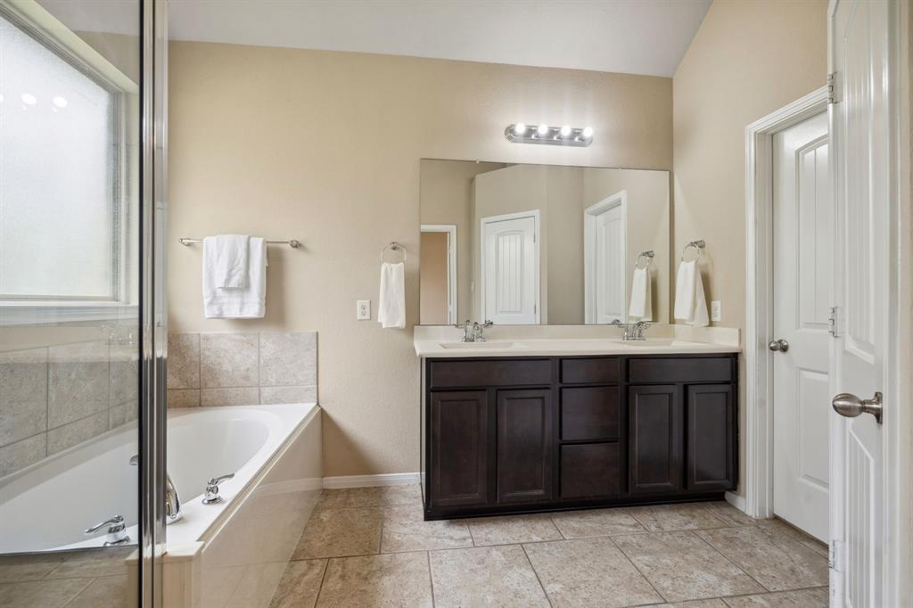 122 Jacobs Meadow Drive, Conroe, Texas image 20
