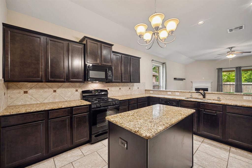 122 Jacobs Meadow Drive, Conroe, Texas image 11