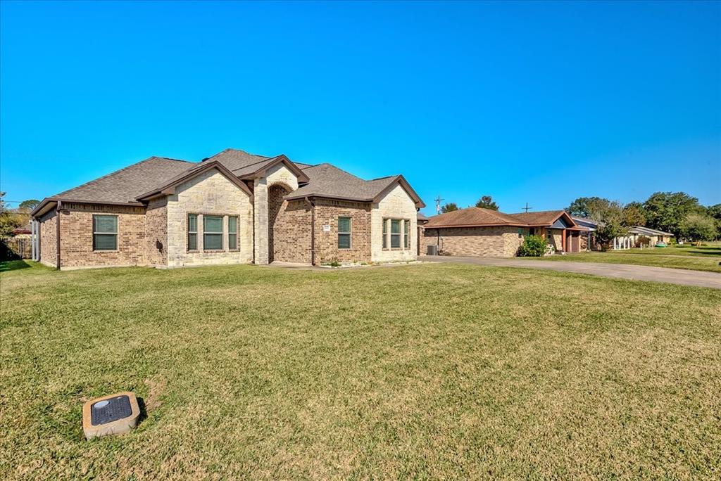 2808 Lawrence Avenue, Nederland, Texas image 3