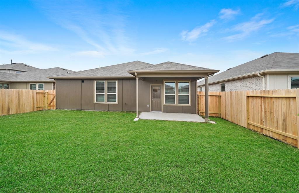 9027 Cedar Crescent Drive, Baytown, Texas image 17