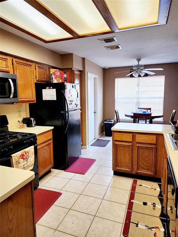 9015 Bayou Bluff Drive, Spring, Texas image 7