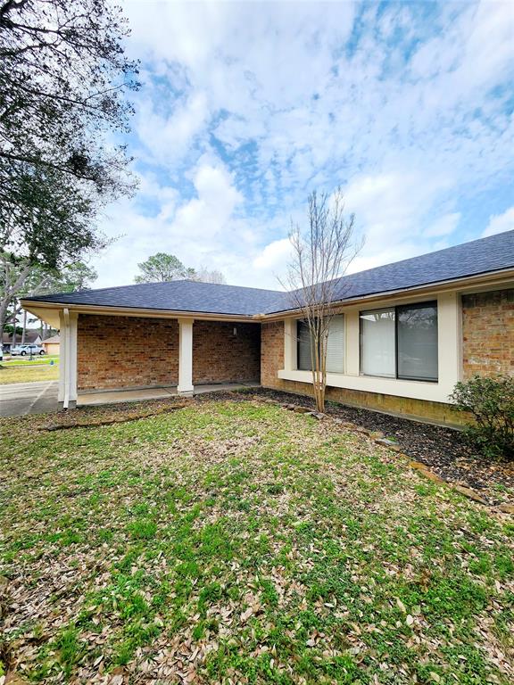 9015 Bayou Bluff Drive, Spring, Texas image 1