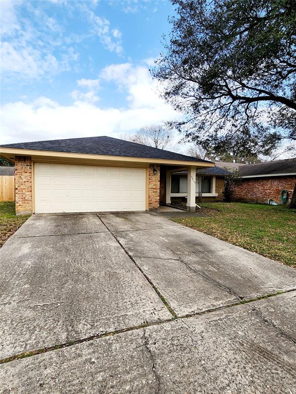 9015 Bayou Bluff Drive, Spring, Texas image 3