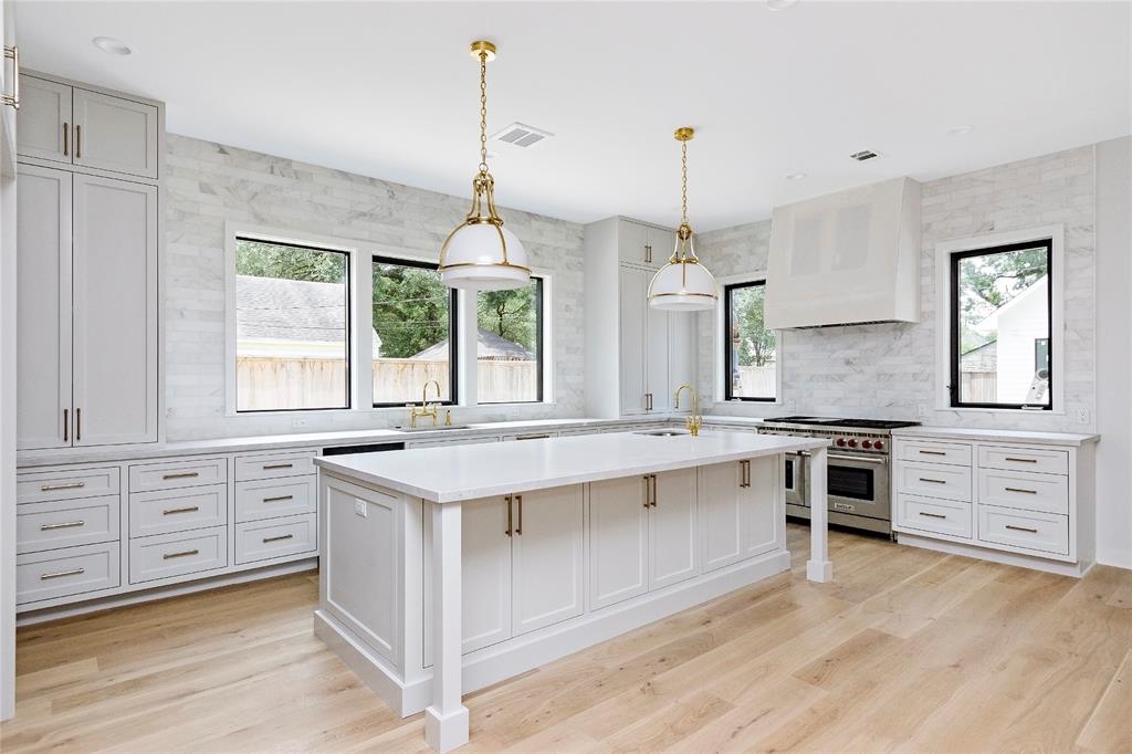 822 W 31st Street