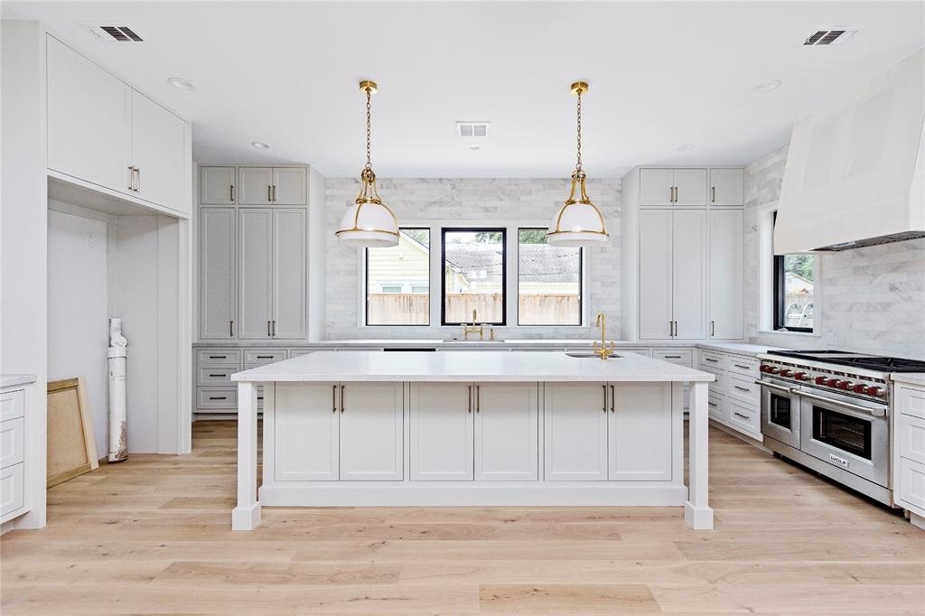 822 W 31st Street