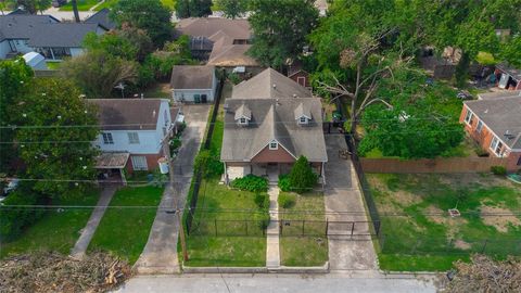 Single Family Residence in Houston TX 620 Kelley Street.jpg