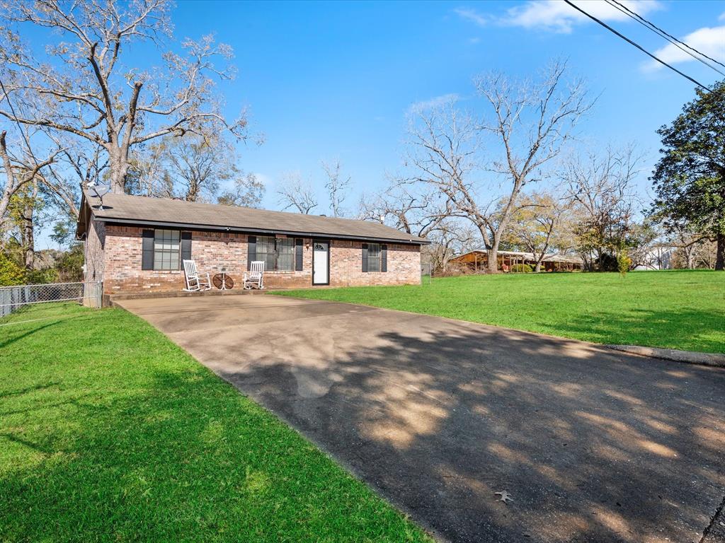 421 Young Street, Livingston, Texas image 1