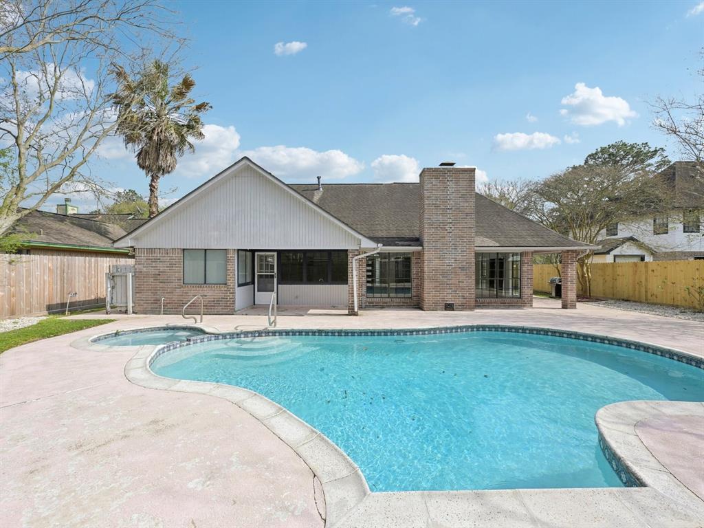 605 Olde Oaks Drive, Dickinson, Texas image 30