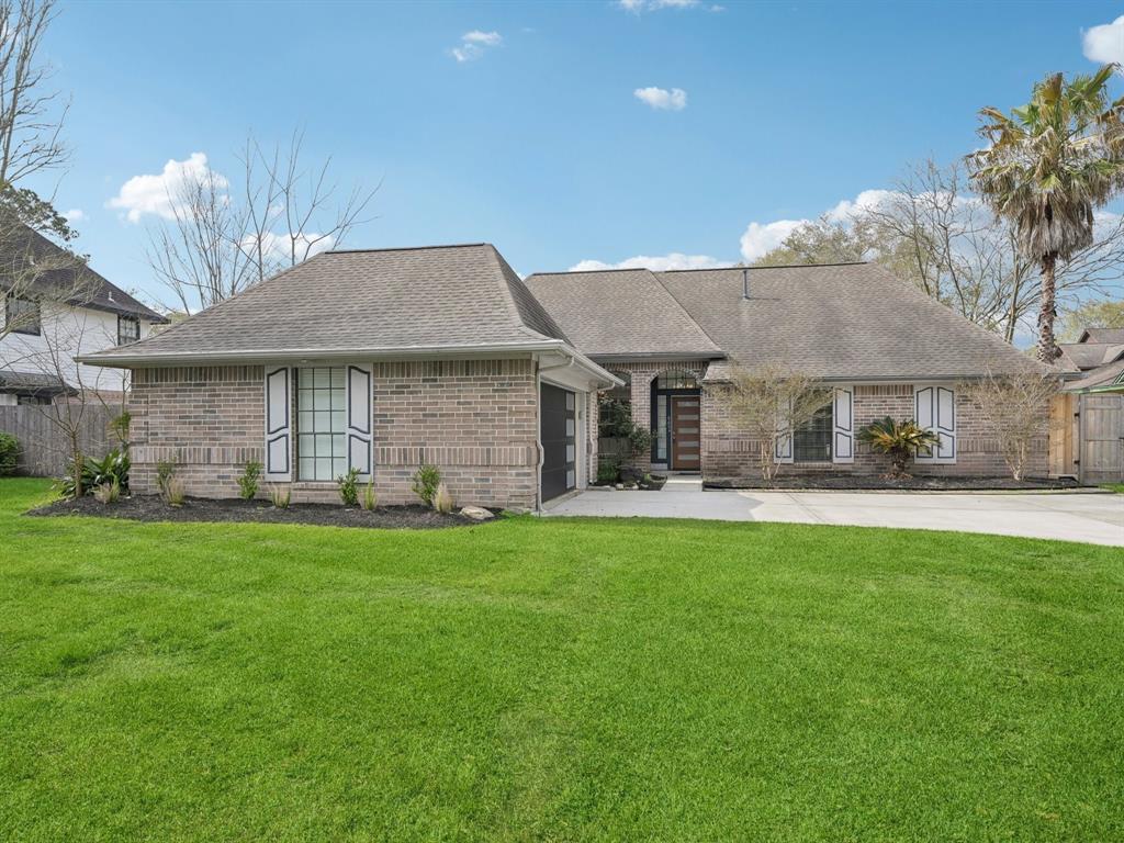 605 Olde Oaks Drive, Dickinson, Texas image 2