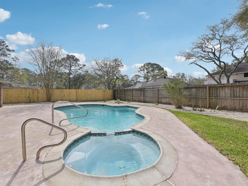 605 Olde Oaks Drive, Dickinson, Texas image 32