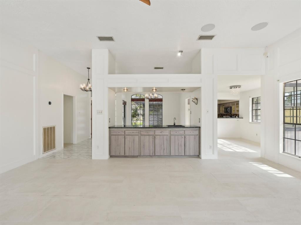605 Olde Oaks Drive, Dickinson, Texas image 14