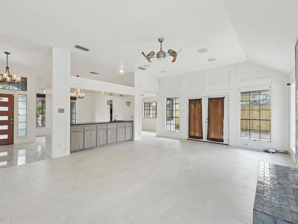 605 Olde Oaks Drive, Dickinson, Texas image 9