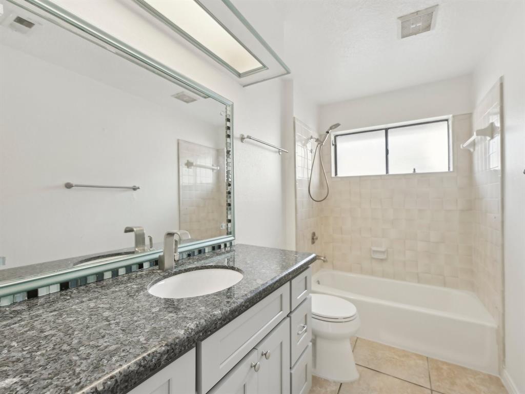 605 Olde Oaks Drive, Dickinson, Texas image 29