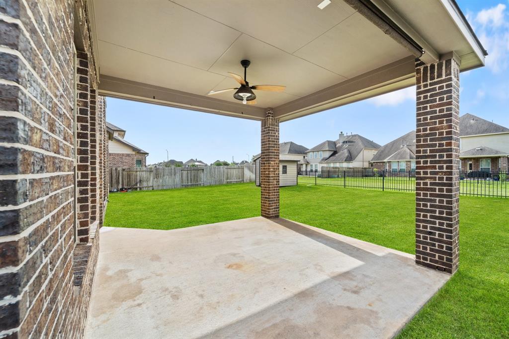 126 Honeysuckle Vine Drive, Rosenberg, Texas image 30