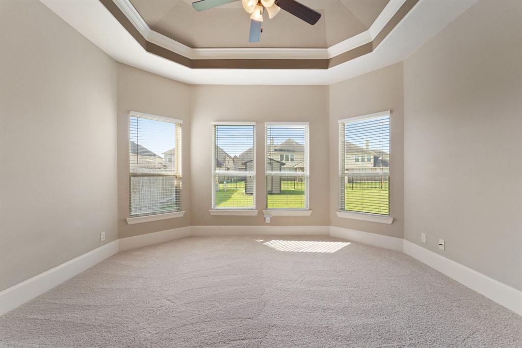 126 Honeysuckle Vine Drive, Rosenberg, Texas image 13