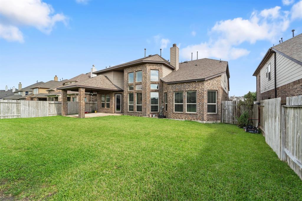 126 Honeysuckle Vine Drive, Rosenberg, Texas image 32
