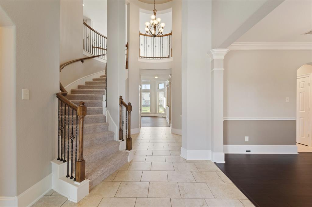 126 Honeysuckle Vine Drive, Rosenberg, Texas image 2