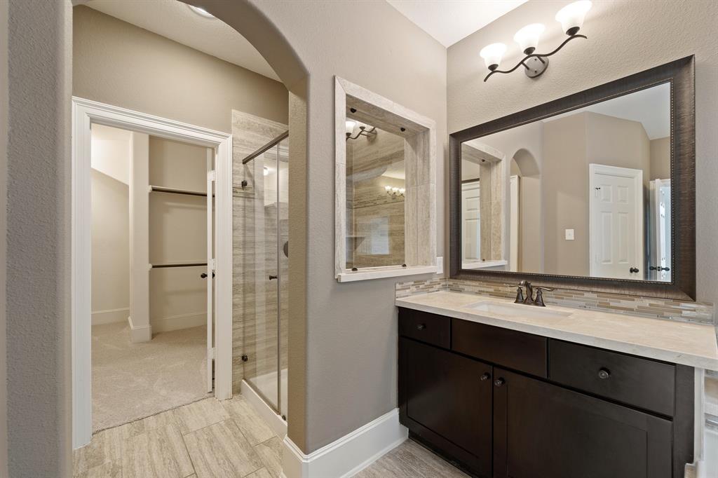 126 Honeysuckle Vine Drive, Rosenberg, Texas image 17