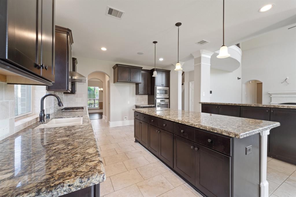 126 Honeysuckle Vine Drive, Rosenberg, Texas image 8