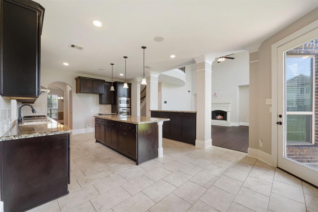 126 Honeysuckle Vine Drive, Rosenberg, Texas image 9