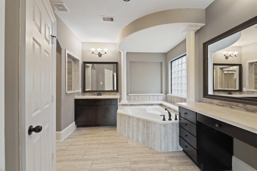 126 Honeysuckle Vine Drive, Rosenberg, Texas image 16