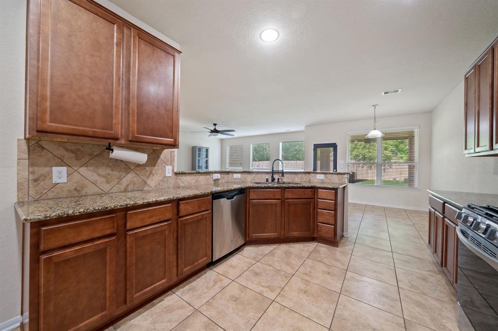 20738 Quartz Creek Lane, Humble, Texas image 11