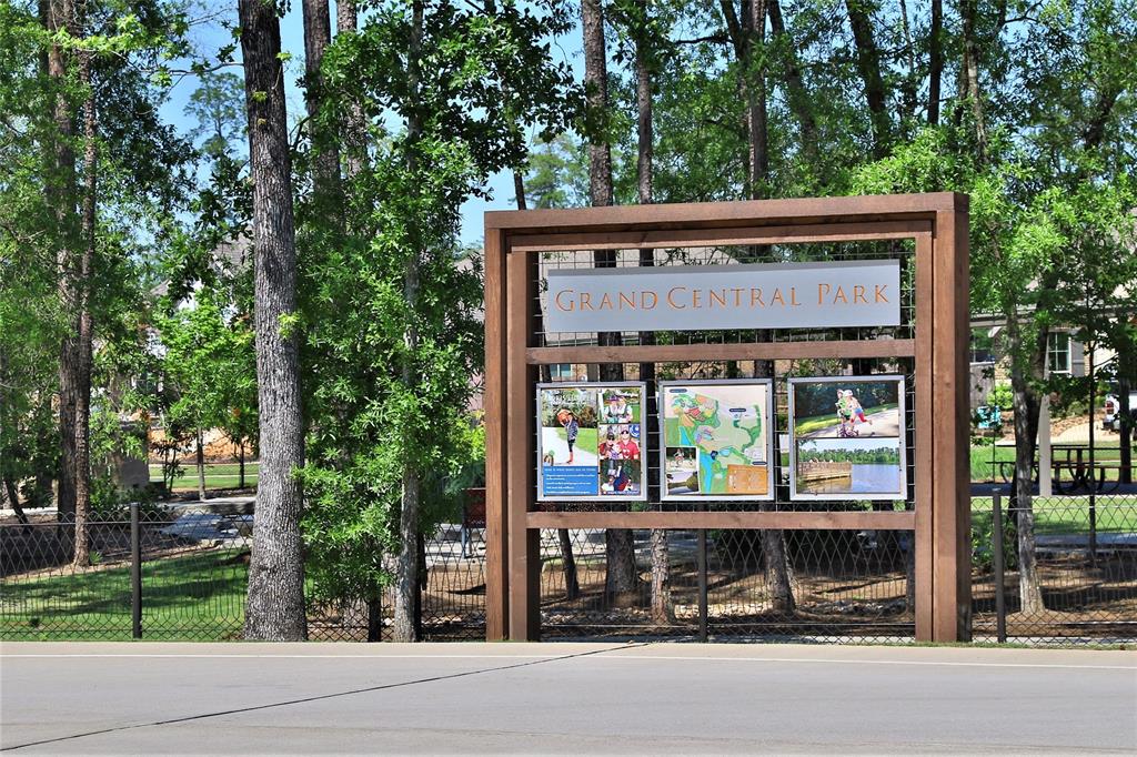427 Mathis Lake Landing, Conroe, Texas image 4