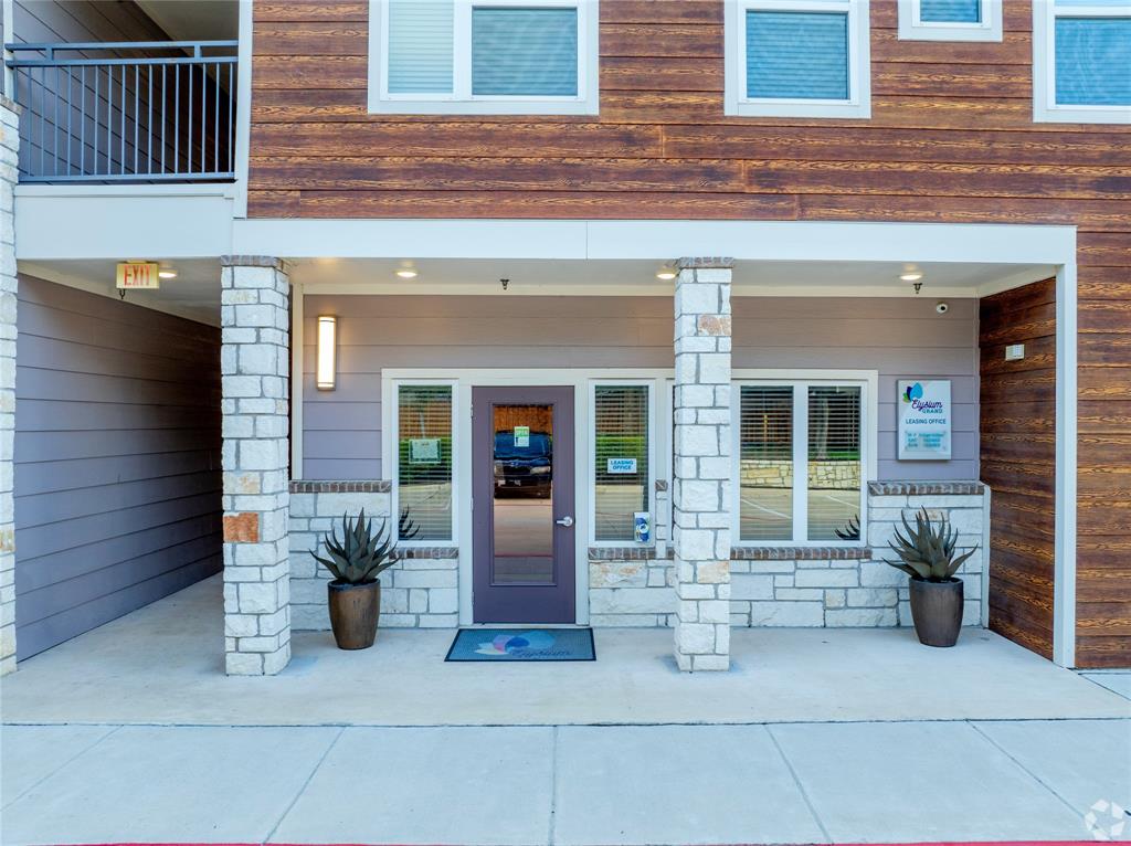 3300 Oak Creek Drive