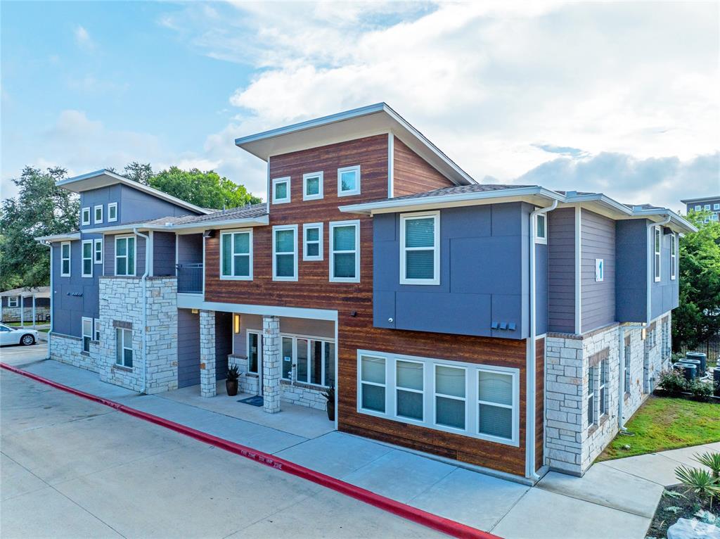 3300 Oak Creek Drive