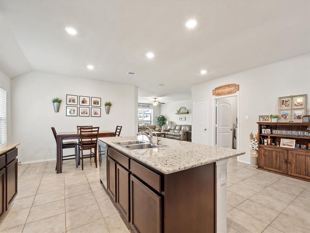 3018 Quarry Springs Drive, Conroe, Texas image 8