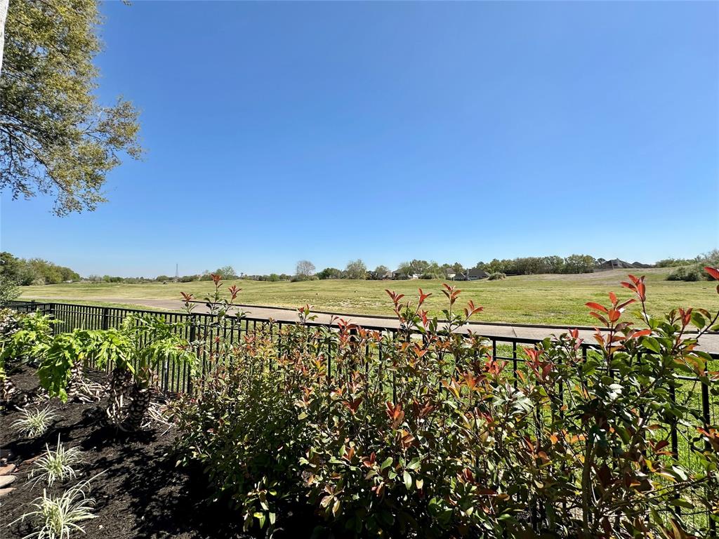 3027 Taylorcrest Drive, Pearland, Texas image 18