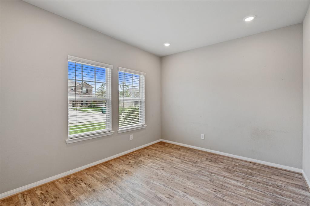 2425 Bear Creek Drive, Rosharon, Texas image 3