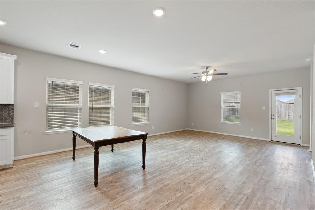 2425 Bear Creek Drive, Rosharon, Texas image 10